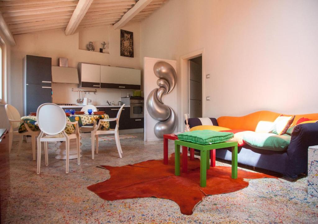 Pollock Attic in Historic City Center – Lucca